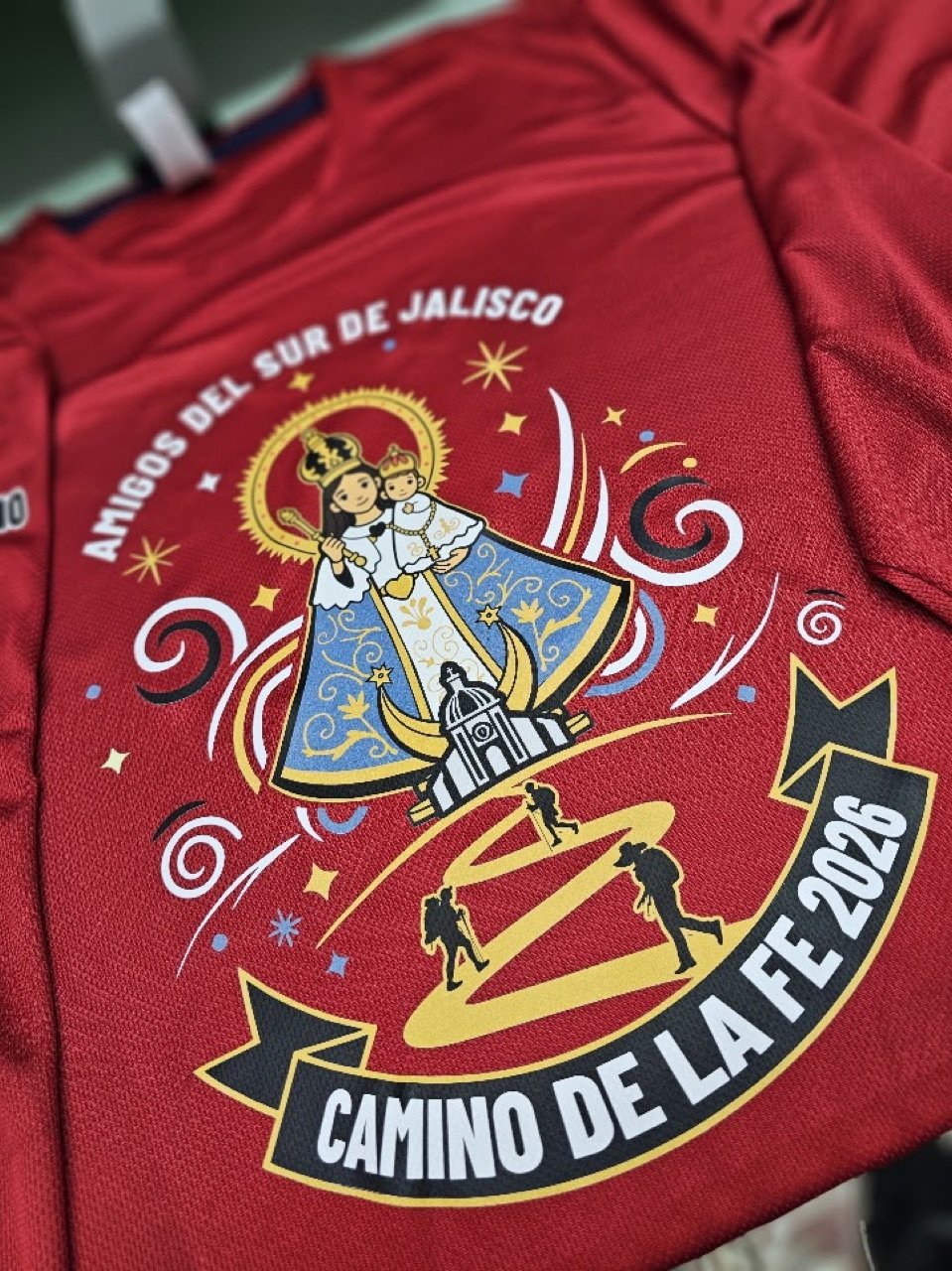 Playera roja con estampado DTF