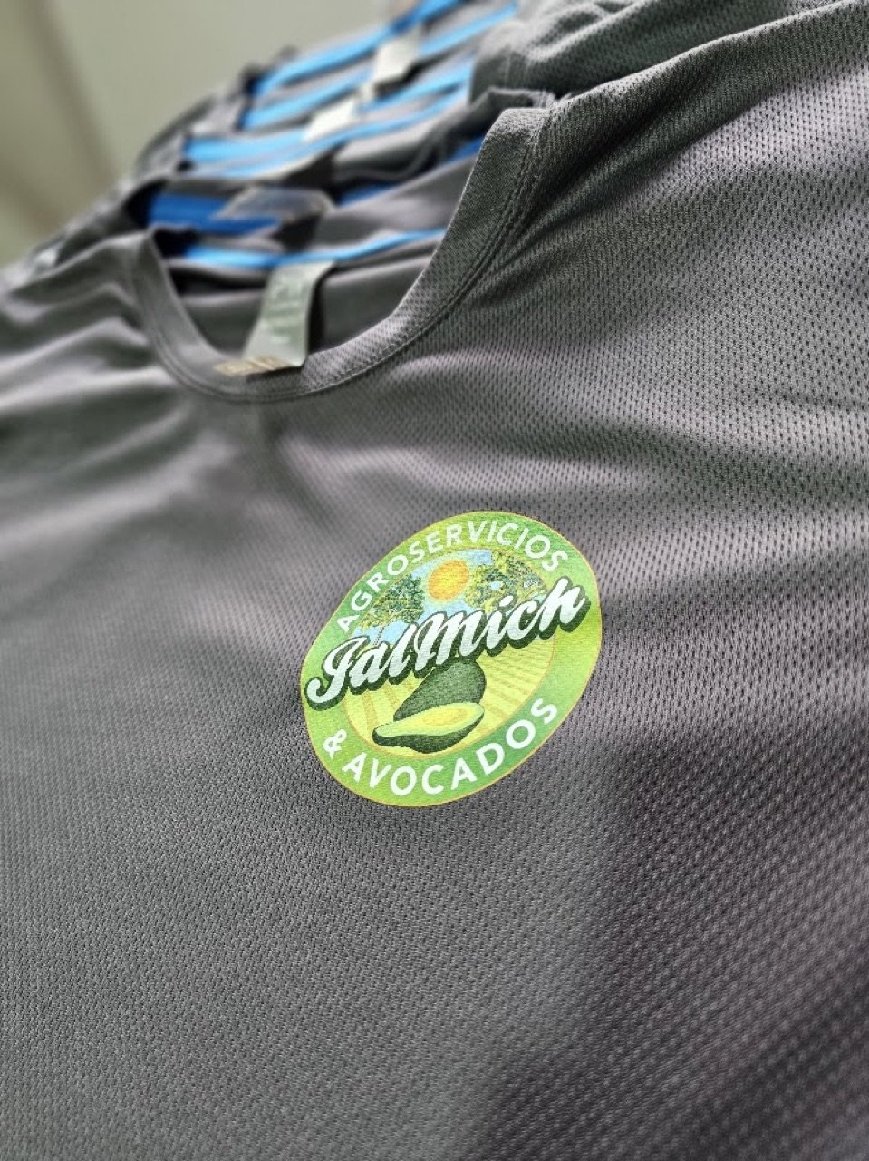 Playera de trabajo con estampado DTF
