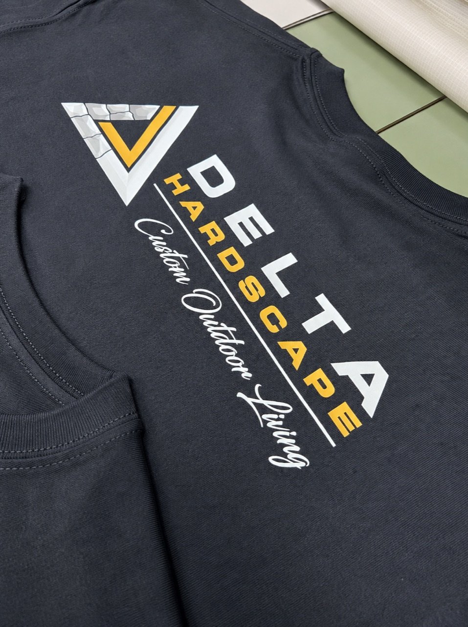 Playera negra con diseño DTF